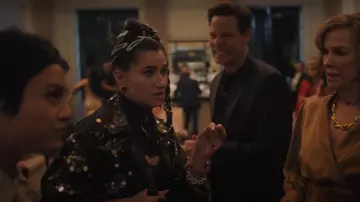 Retrofete Arlie Embellished Jacket portée par Maya Mason (Kathryn Hahn) comme on le voit dans The Studio (S01E09)