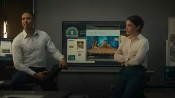 Vince Chemise slim fit rayée portée par Evan Shepherd (Violett Beane) comme on le voit dans Countdown (S01E11)