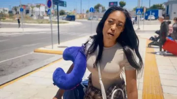 Abercrombie & Fitch White T Shirt worn by Shorna as seen in 90 Day Fiancé UK (S04E02)