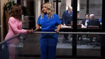 Blazer Alice + Olivia Macey porté par Andrea 'Andi' Barnes (KJ Smith) vu dans Sistas de Tyler Perry (S08E11)