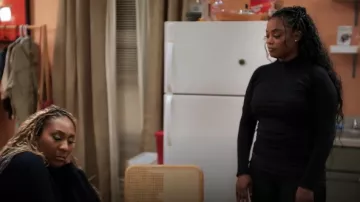 Athleta Momentum Seamless Half Zip porté par Sabrina Hollins (Novi Brown) comme on le voit dans les Sistas de Tyler Perry (S08E13)