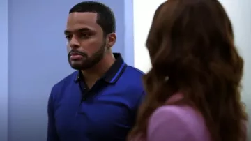 Polo de manga larga Boss usado por Zachary 'Zac' Taylor (Devale Ellis) como se ve en Sistas de Tyler Perry (S08E13)