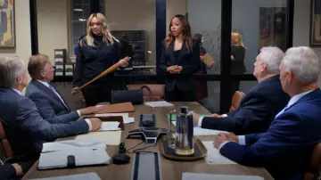 Veste A.L.C. Skyla portée par Fatima Wilson (Crystal Renee Hayslett) telle qu’on la voit dans Sistas de Tyler Perry (S08E19)