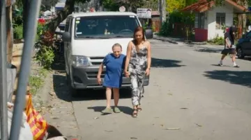 Vestido gris tie dye de Shein usado por Arrah como se ve en 90 Day Fiancé UK (S04E05)