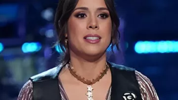 Chaleco de cuero rosa The Voice S27 de Paige Mackenzie en The Voice (S27)