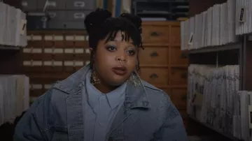 Levis 90s Trucker Repaired Jacket worn by Adelola Olofin (Gbemisola Ikumelo) as seen in The Paper (S01E03)