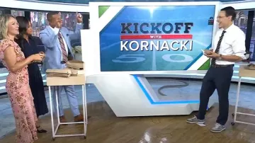 Sneakers New Balance BB480 portées par Steve Kornacki comme on le voit dans Today le 4 septembre 2025