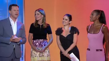 ML Monique Lhuillier Peyton Robe à pois portée par Donna Farizan comme on le voit dans Today with Jenna & Friends le 5 septembre 2025