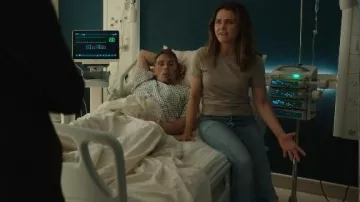 Levi's Wedgie Straight Jeans worn by Ambassador Kate Wyler (Keri Russell) as seen in The Diplomat (S02E01)