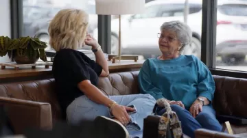 Zapatilla Golden Goose Ball Star en blanco usada por Savannah Chrisley como se ve en The Chrisleys: Back to Reality (S01E02)