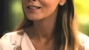 El vestido largo estampado de Michelle Monaghan de The White Lotus usado por Jaclyn Lemon (Michelle Monaghan) como se ve en The White Lotus (S03)