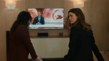 Theory Carissa Wool Blazer worn by Ambassador Kate Wyler (Keri Russell) as seen in The Diplomat (S02E03)