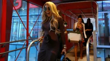 Vestido midi transparente de manga larga Magda Butrym usado por Lisa Hochstein como se ve en The Real Housewives of Miami (S07E13)