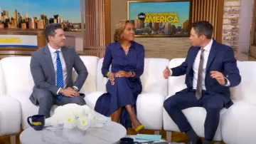 Diane von Furstenberg Sana Robe Sana en Classic Navy portée par Robin Roberts comme on le voit dans Good Morning America le 8 septembre 2025