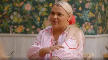 MakeMeChic Vichy V Neck Lantern Sleeve Blouse portée par Saffron Lempriere comme on le voit dans The Only Way Is Essex (S35E05)