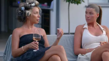 Chiquease à la mode uni épissage dentelle robe bustier portée par Elma Pazar comme on le voit dans The Only Way Is Essex (S35E05)