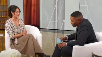 Maison Mayle Majorelle Blusa de crepé de china de seda con estampado floral usada por Emma Heming Willis como se ve en Good Morning America el 9 de septiembre de 2025