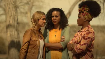 Robe chemise Canyon River Blues portée par Kellee Stewart vue à minuit, Texas (S01E01)