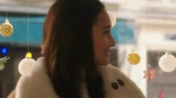 The Summer I Turned Pretty S03 Belly Conklin Sherpa Jacket of Isabel 'Belly' Conklin (Lola Tung) in The Summer I Turned Pretty