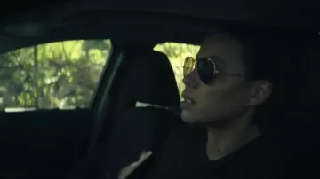 Lunettes de soleil aviateur Ray Ban portées par Michelle Calderone (Jurnee Smollett-Bell) comme on le voit dans Smoke (S01E03)