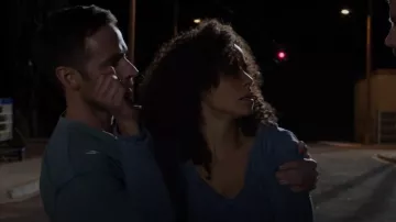 Top de jersey de lino H&M usado por Fiji Cavanaugh (Parisa Fitz-Henley) como se ve en Midnight, Texas (S01E09)
