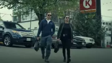 Pantalón de asalto Arc'Teryx AR Gen 2 usado por Dave Gudsen (Taron Egerton) como se ve en Smoke (S01E04)