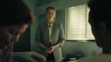 Blazer Babaton Commerce porté par Ashley Gudsen (Hannah Anderson) comme on le voit dans Smoke (S01E06)