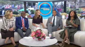 Jupe Staud Lena portée par Jenna Bush Hager comme on le voit dans Today le 10 septembre 2025