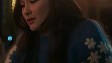 The Summer I Turned Pretty S03 Belly Conklin Floral Sweater worn by Isabel 'Belly' Conklin (Lola Tung) in The Summer I Turned Pretty