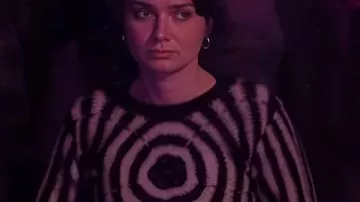 Bad Sisters S2 Eve Hewson Antar Crochet Top usado por Becka Garvey (Eve Hewson) en Bad Sisters (S02)