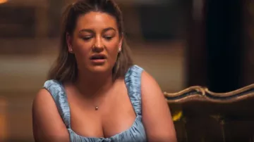 Asos Design Bouton À Travers Corset Satin Mini porté par Emma comme on le voit dans The Inheritance (S01E05)