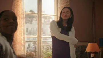 Courrèges Robe pointue en tricot côtelé portée par Isabel 'Belly' Conklin (Lola Tung) comme on le voit dans L’été où je suis devenue jolie (S03E10)