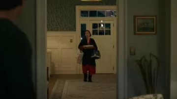 Short classique Ugg porté par Laurel Park (Jackie Chung) comme on le voit dans L’été je suis devenu joli (S03E10)