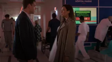 Ralph Lauren Nile Coat porté par Ziva David (Cote de Pablo) tel qu’on le voit dans NCIS : Tony & Ziva (S01E01)