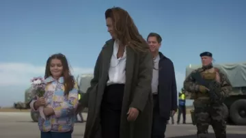 Vince Slim Fitted Stretch-Silk Blouse porté par Ziva David (Cote de Pablo) comme on le voit dans NCIS : Tony & Ziva (S01E01)