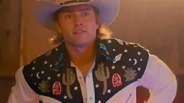 The Wrong Paris 2025 Pierson Fode Chemise portée par Trey (Pierson Fodé) dans The Wrong Paris