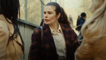 Camisa de algodón oversized de H&M usada por Joanna (Rachel Shenton) como se ve en The Rumour (S01E01)