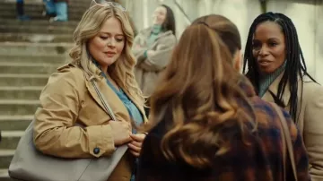 H&M Strap Detail Shopper usado por Debbie (Emily Atack) como se ve en The Rumour (S01E01)