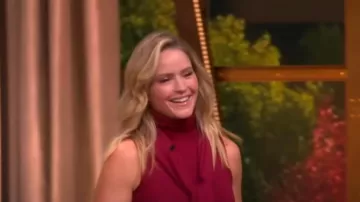 Haut Staud Canal porté par Sara Haines tel que vu dans The View le 12 septembre 2025