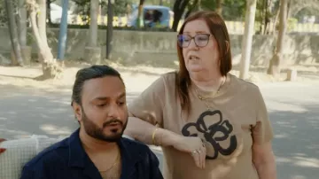 T-shirt brodé de fleurs Vero Moda Caya porté par Jenny comme on le voit dans 90 Day Fiancé : The Other Way (S07E01)