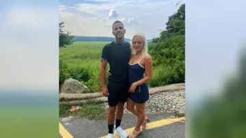 Mini vestido Bershka usado por Chloe como se ve en 90 Day Fiancé: The Other Way (S07E01)