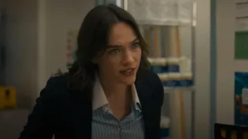 Blazer Theory Carissa porté par Evan Shepherd (Violett Beane) comme on le voit dans Countdown (S01E13)