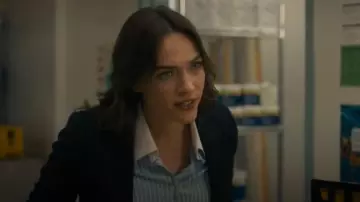 Blazer Theory Carissa porté par Evan Shepherd (Violett Beane) comme on le voit dans Countdown (S01E13)