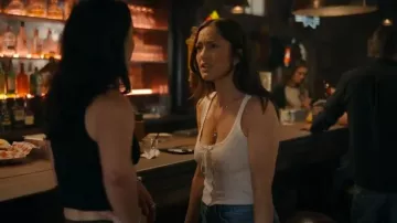 Débardeur Doen Lois en sel Quelle Jolie Pointellle porté par Quinn O’Grady (Minka Kelly) comme on le voit dans Ransom Canyon (S01E08)