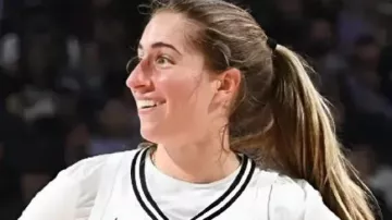 Golden State Valkyries White Jersey worn by Kate Martin in ???? Kate Martin back-to-back threes! Golden State Valkyries WNBA women's basketball #shorts #short