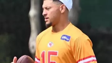 Camiseta de práctica de los Kansas City Chiefs usada por Patrick Mahomes II en los Philadelphia Eagles vs Kansas City Chiefs Resumen del juego | Semana 2 de la temporada 2025 de la NFL