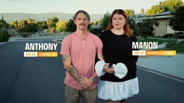 Mode Nova Adore Me Mini Pull Bubble Robe portée par Manon comme on le voit dans 90 Day Fiancé : The Other Way (S07E01)