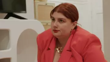 Boucles d’oreilles Maison Foufou Sirène Red Seastars portées par Manon comme on le voit dans 90 Day Fiancé : The Other Way (S07E01)