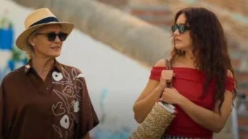 Burberry 0be4422u Sunglasses worn by Cherry (Olivia Cooke) as seen in The Girlfriend (S01E02)