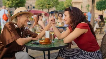 Pantalones estampados Boden Highgate usados por Cherry (Olivia Cooke) como se ve en The Girlfriend (S01E02)